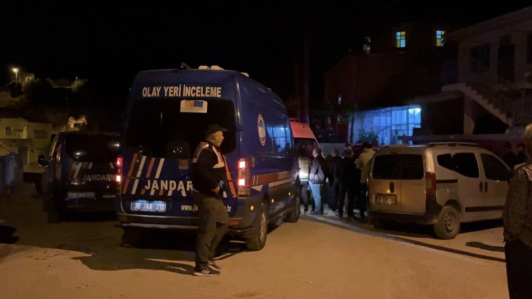 Cami cemaatine bıçaklı saldırı: 2 ölü 5